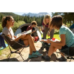 Quechua CHAISE BASSE PLIANTE DE CAMPING MH500 GRIS 18 Quechua CHAISE BASSE PLIANTE DE CAMPING MH500 GRIS -Avontuur Uitrusting chaise basse pliante de camping mh500 gris 6