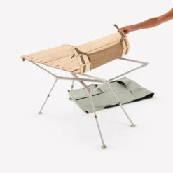 Quechua TABLE DE CAMPING COMPACTE 4/6 PERSONNES - PLATEAU BOIS - POCHE DE RANGEMENT -Avontuur Uitrusting table de camping compacte 46 personnes plateau bois poche de rangement 7